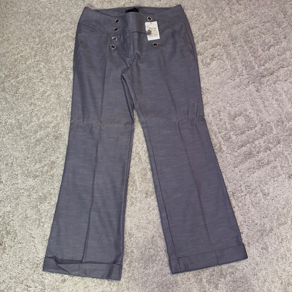 Womens Guess pants size 31. NWT. Never worn